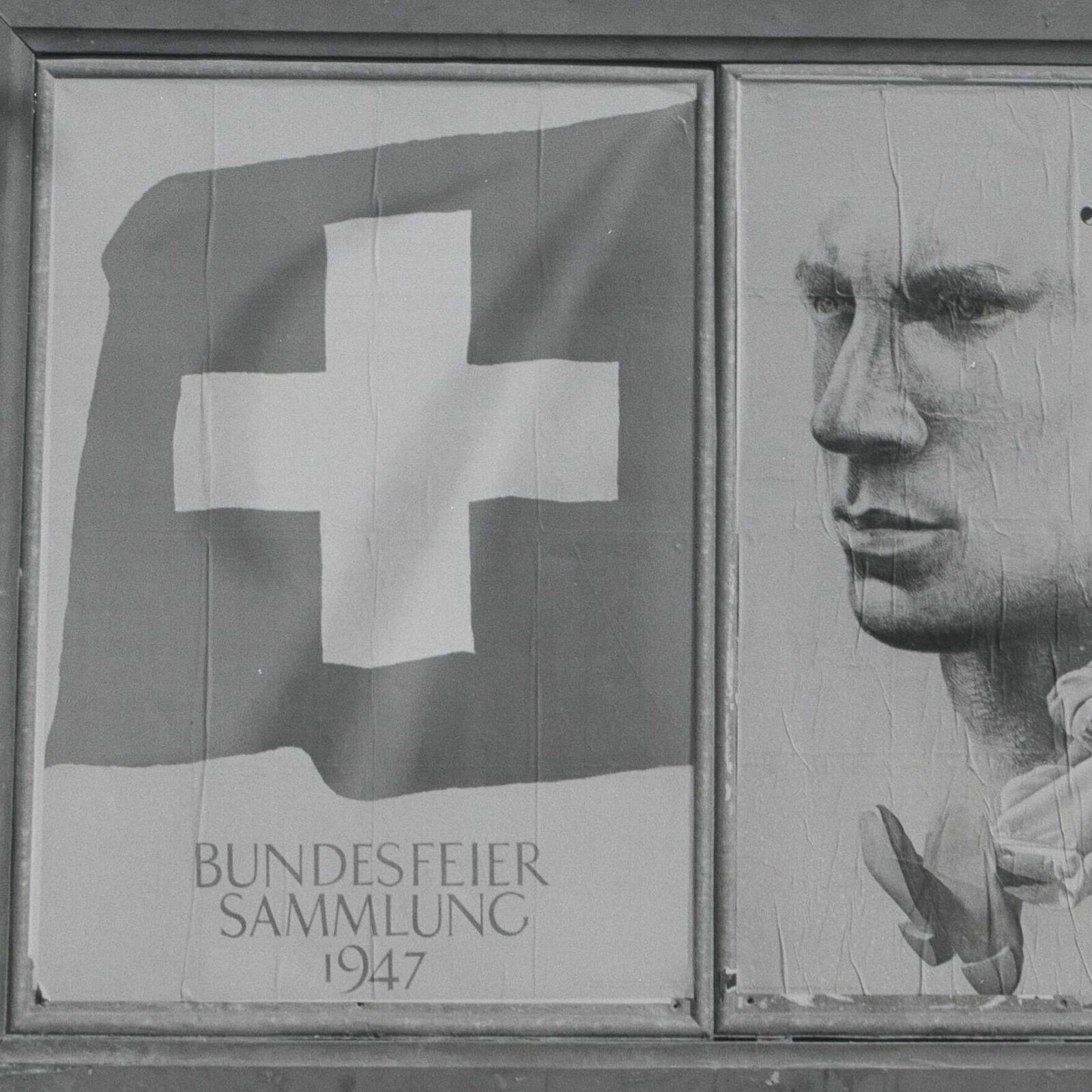 Plakate_an_Hauswand_1947